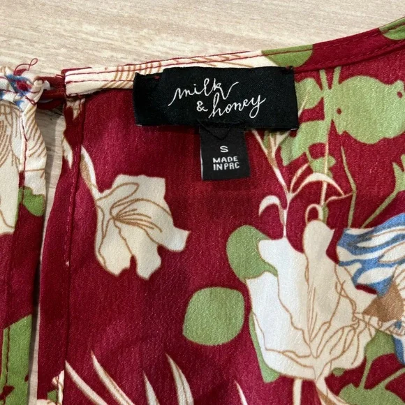 Milk & Honey Wine Floral Plunging Tie-Front Bell Sleeve Romper Size Small - Picture 7 of 16